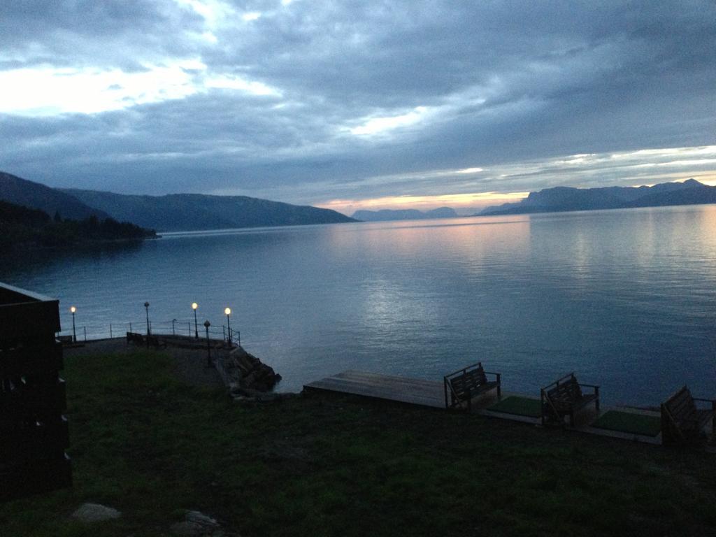 Brekkestranda Fjordhotel Brekke  Buitenkant foto