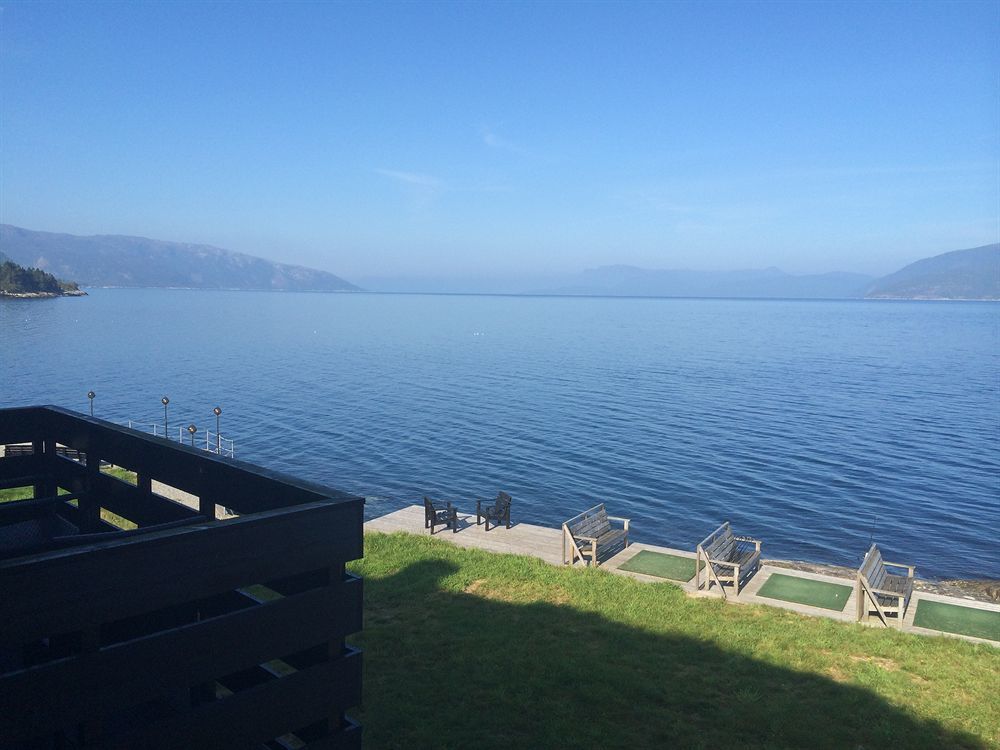 Brekkestranda Fjordhotel Brekke  Buitenkant foto